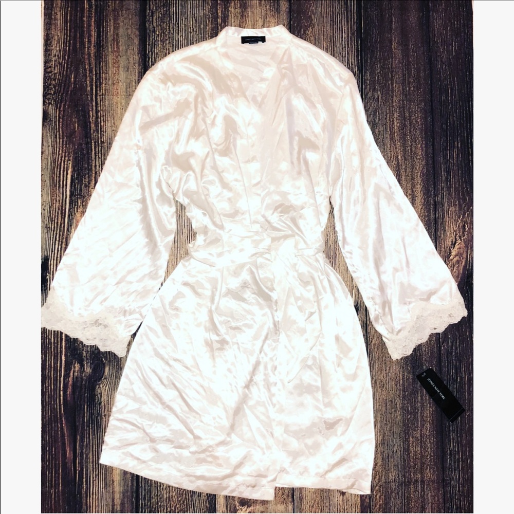 🆕Jones New York Satin and Lace Robe ♥️